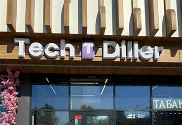 Выполнили световую вывеску TECH T DILLER